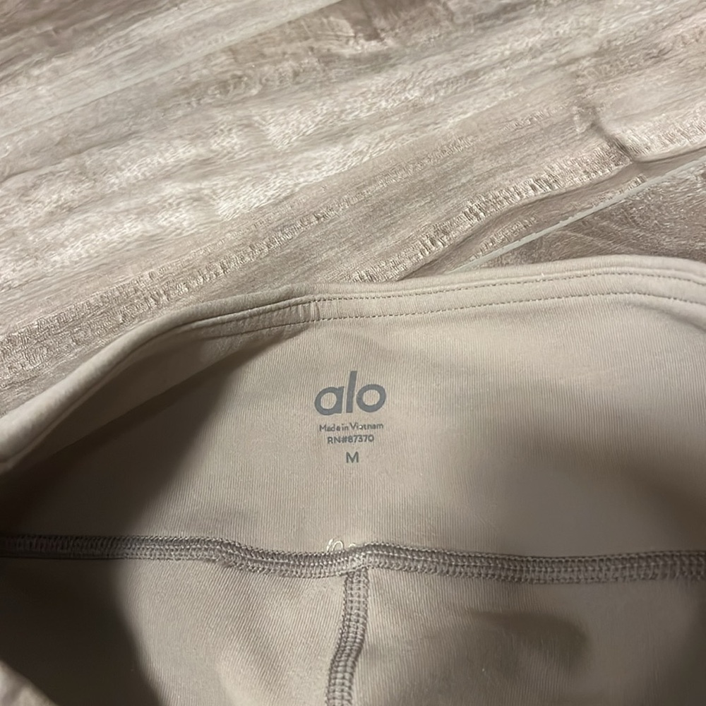 🔥🔥ALO Moto Leggins - Picture 5 of 16